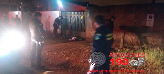 Mulher é encontrada morta em frente a portão de residência em Ariquemes