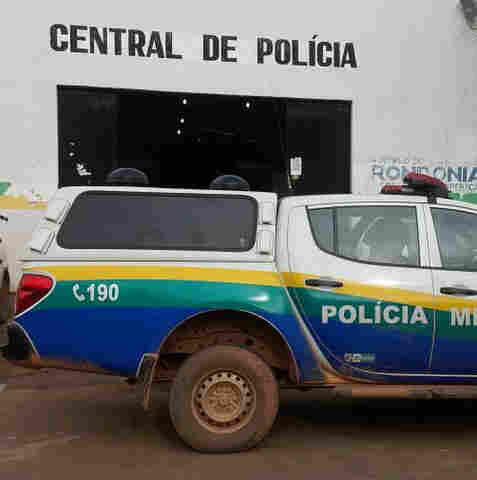 Jovem é preso em casa após furtar celular de comerciante na capital