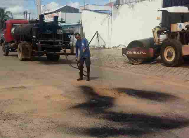 Secretaria de Obras de Ji-Paraná realiza operação tapa buracos em vários pontos da cidade