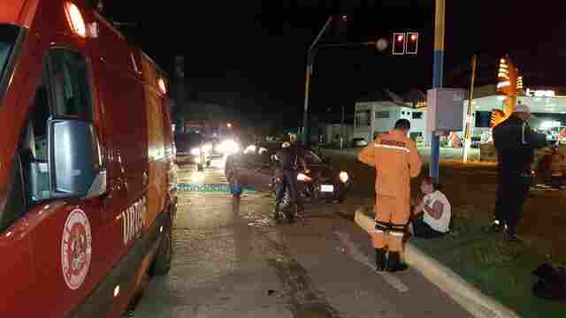 Colisão entre carros deixa mulher ferida no cruzamento da Rio Madeira com Rio de Janeiro
