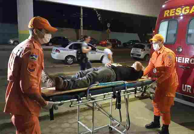 Criminosos espancam homem com barra de ferro para roubar bicicleta e celular na capital