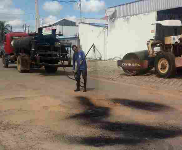 Secretaria de Obras com operação tapa buracos em vários pontos da cidade