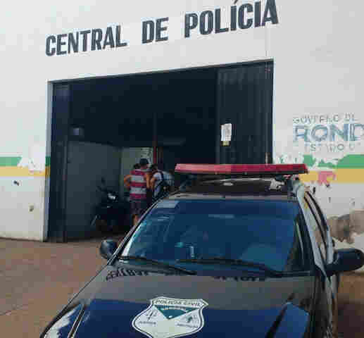 Homem violento arromba porta, quebra televisor e espanca mulher em Porto Velho