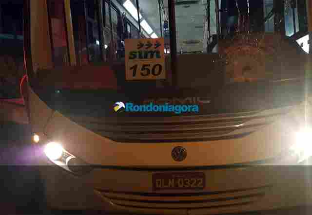 Vídeo: Greve de cobradores e motoristas começa com ônibus depredado em Porto Velho