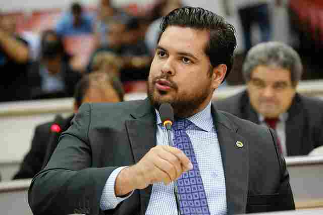 Deputado Jean Oliveira indica asfaltamentos em ruas de Porto Velho