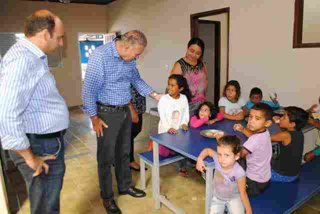 Prefeito visita nova creche que iniciou atividades com 70 crianças
