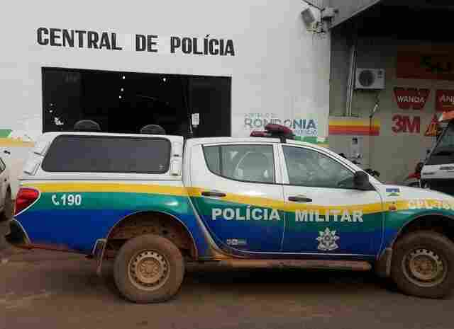 Homem é preso após agredir a esposa e esfaquear vizinho em condomínio de Porto Velho