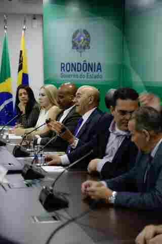 Confúcio orienta secretários sobre utilização de recursos para obras importantes no Estado