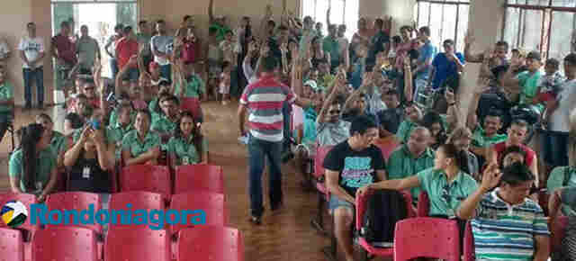 Motoristas e cobradores rejeitam proposta e greve no transporte coletivo continua