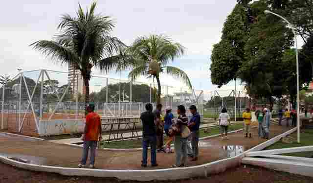 Iniciada a revitalização elétrica do Complexo Poliesportivo Deroche