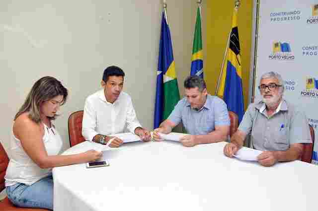 Prefeitura renova contratos de transporte escolar e serviço deve ser normalizado nesta quarta-feira