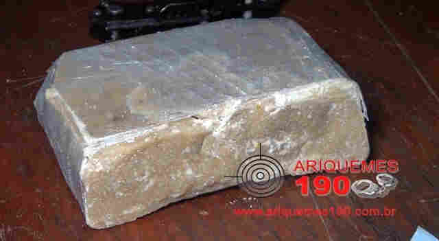 Dois são presos com crack em Ariquemes