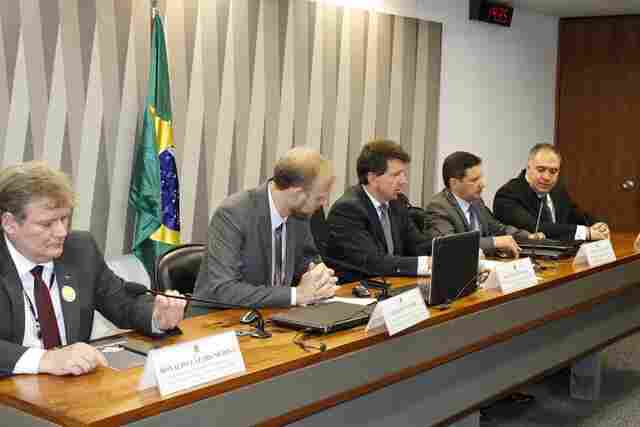 Cassol vota a favor do projeto de abuso de autoridade