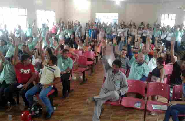 Trabalhadores aceitam acordo e greve no transporte coletivo deve ser suspensa esta tarde