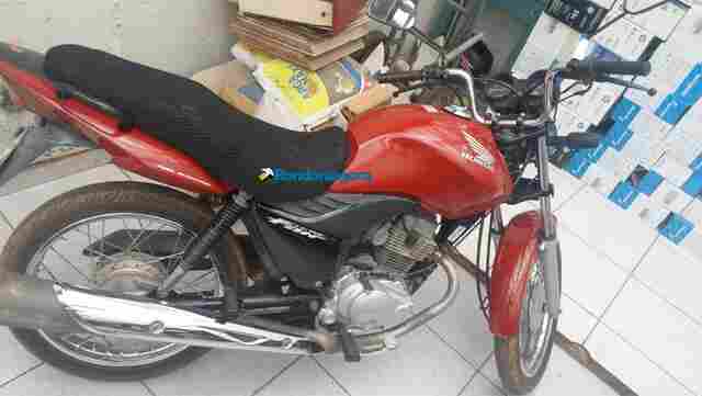 Dois são presos com moto furtada na Zona Sul