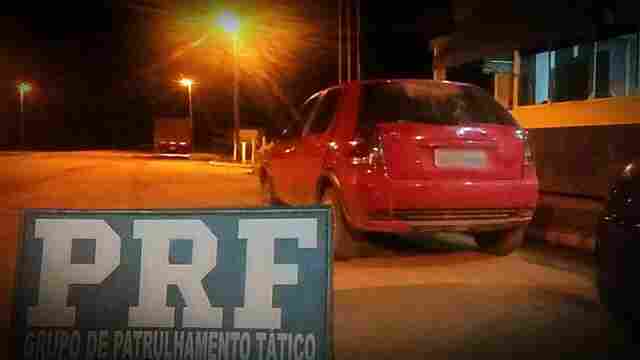 Após perseguição, PRF recupera veículo furtado mas suspeitos fogem