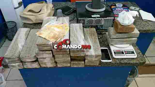 Após denúncias, PM apreende mais de 20 Kg de maconha e prende suspeito