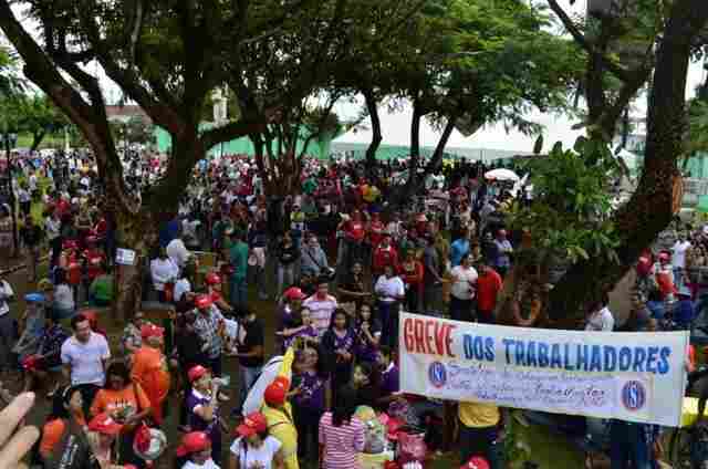 Sindsef e mais de 20 entidades levam multidão às ruas de Porto Velho contra reformas