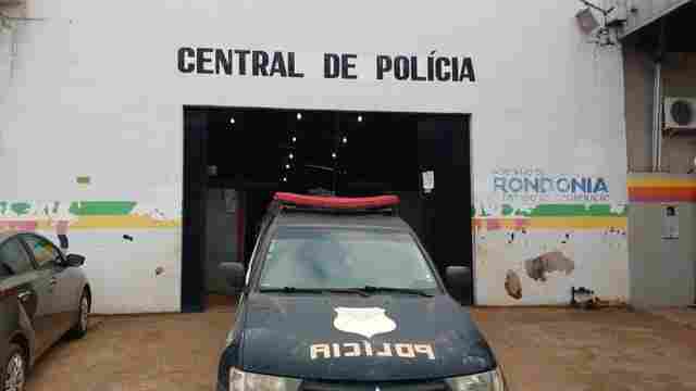 Marido agride mulher de "resguardo" e ameaça cortar seu corpo com terçado