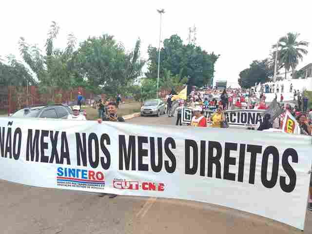 Greve geral leva milhares de trabalhadores às ruas em Rondônia
