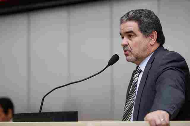 Aélcio da TV critica atuação do diretor do DER