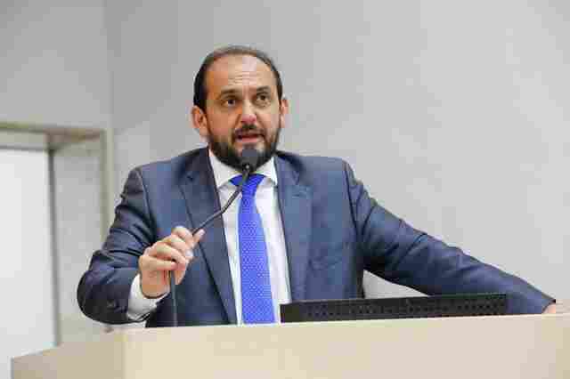 Laerte Gomes pede recuperação da rua Sena Madureira, em Ji-Paraná