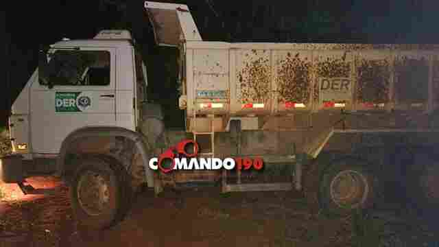 Encontrado em Costa Marques caminhão roubado do DER