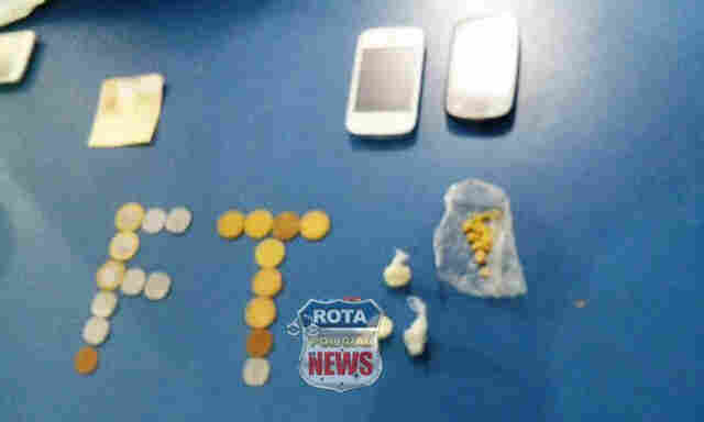 Trio é preso suspeito de tráfico de drogas e fecha boca de fumo