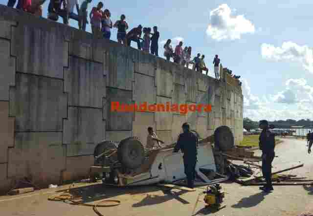 Vídeo: Motorista atropela ciclista e carro cai da ponte sobre o Rio Madeira em Porto Velho