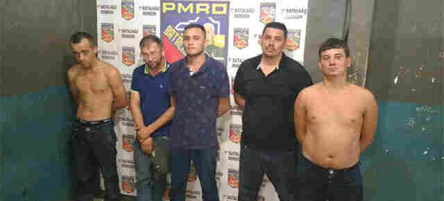 Após perseguição, bando suspeito de roubar Coca-Cola é preso com armas e colete balístico