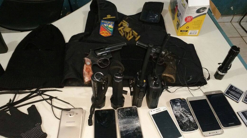 Após perseguição, bando suspeito de roubar Coca-Cola é preso com armas e colete balístico