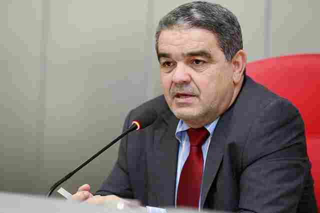 Aélcio indica adequação nas escolas para garantir acessibilidade