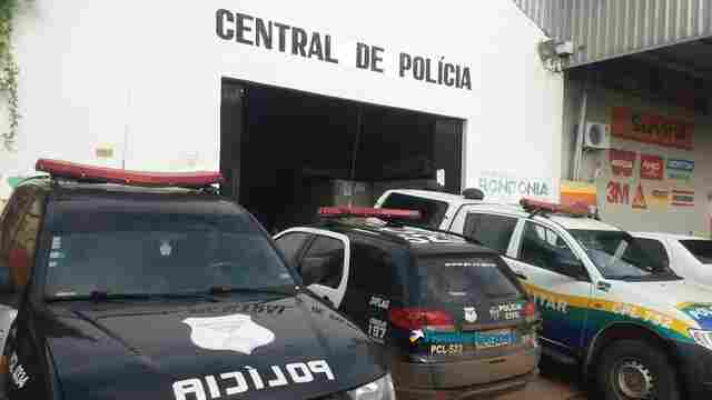 Marido espanca adolescente após ter o celular quebrado e ser agredido com tijolo