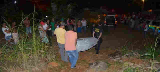 Adolescente é brutalmente assassinado a golpes de facão