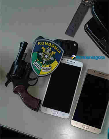 Quarteto é preso após roubo de aparelhos celulares