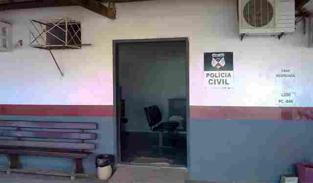 Pai adotivo estuprava crianças de 11 e 15 anos