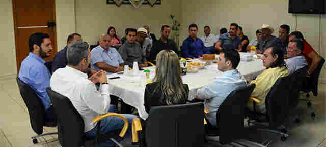 Decisão de vereadores está amparada na Constituição, diz juíza que barrou ação contra opositores de livro com união gay