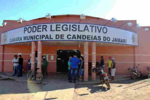 Em meio à crise, grupo de vereadores pressiona para tentar tomar Prefeitura de Candeias