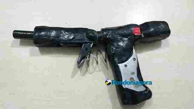 Dois jovens são presos com arma artesanal na Zona Leste da capital