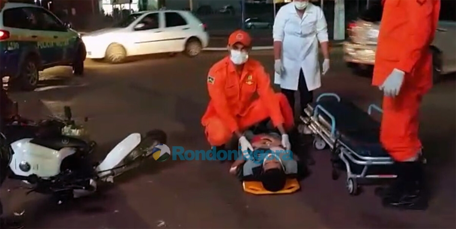 Jovem foge após se envolver em acidente com carro roubado, mas é detido por populares