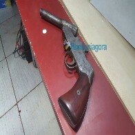 Adolescentes são detidos após assaltar duas pessoas com arma artesanal na Zona Leste