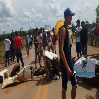 Vídeo: BR-364 está bloqueada nos dois lados