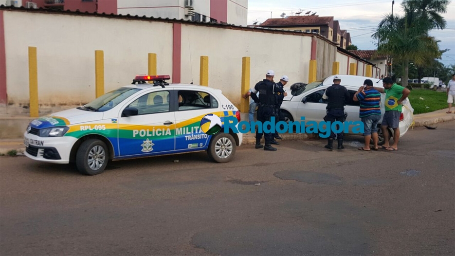 Motorista desvia de cachorro e colide carro em muro de condomínio em Porto Velho