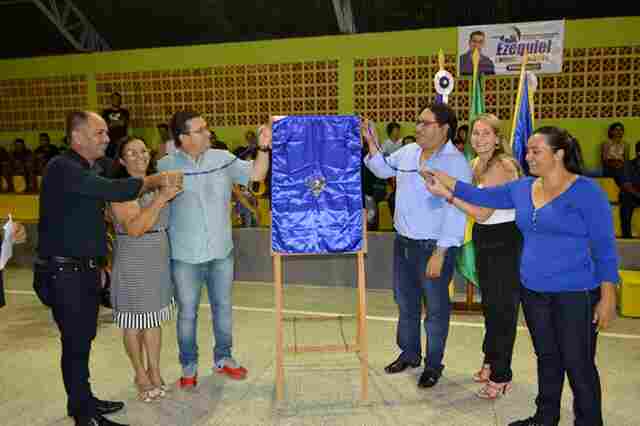 Ezequiel Junior participa da entrega de quadra poliesportiva em Machadinho do Oeste