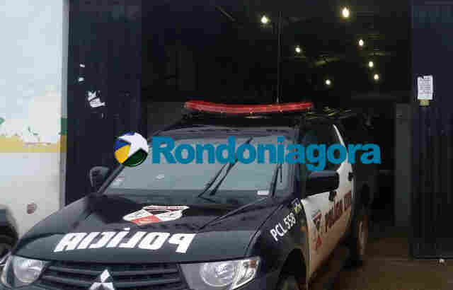 Jovem pede para sobrinha fechar porta e é agredida pelo pai da garota na Zona Leste