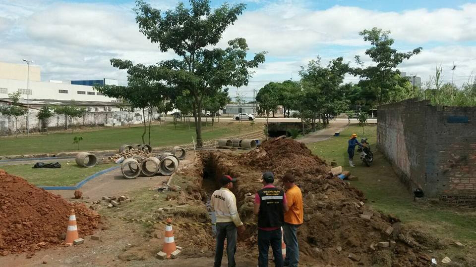 Semusb recupera manilhas e resolve problema de alagações