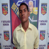 Bandido usa canivete para roubar celular de adolescente