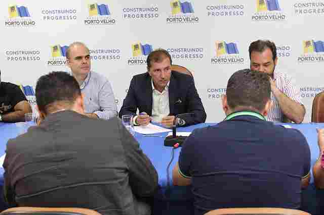 Prefeitura anuncia intensificação de fiscalização contra motoristas do Uber