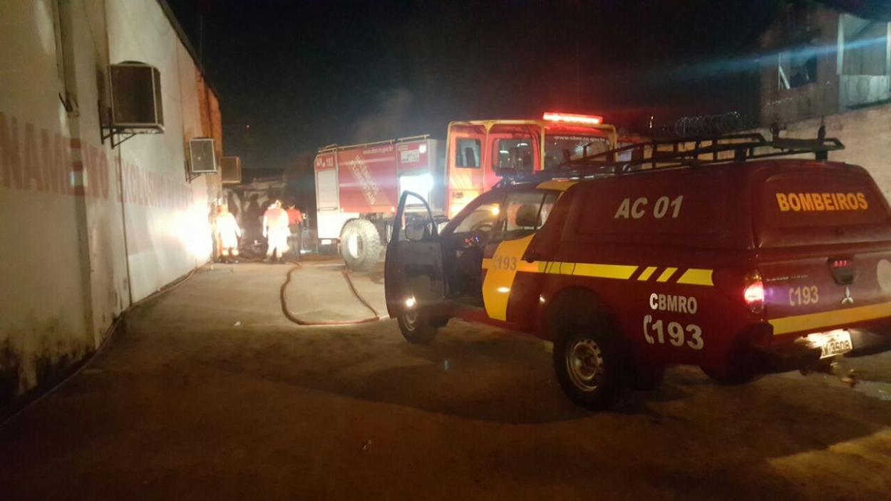 Incêndio em depósito de loja mobiliza Bombeiros na Capital