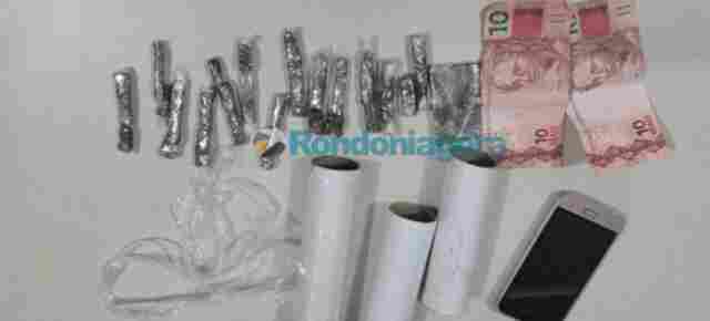 PM vai atender ocorrência de roubo e prende jovem por tráfico de drogas na Zona Leste